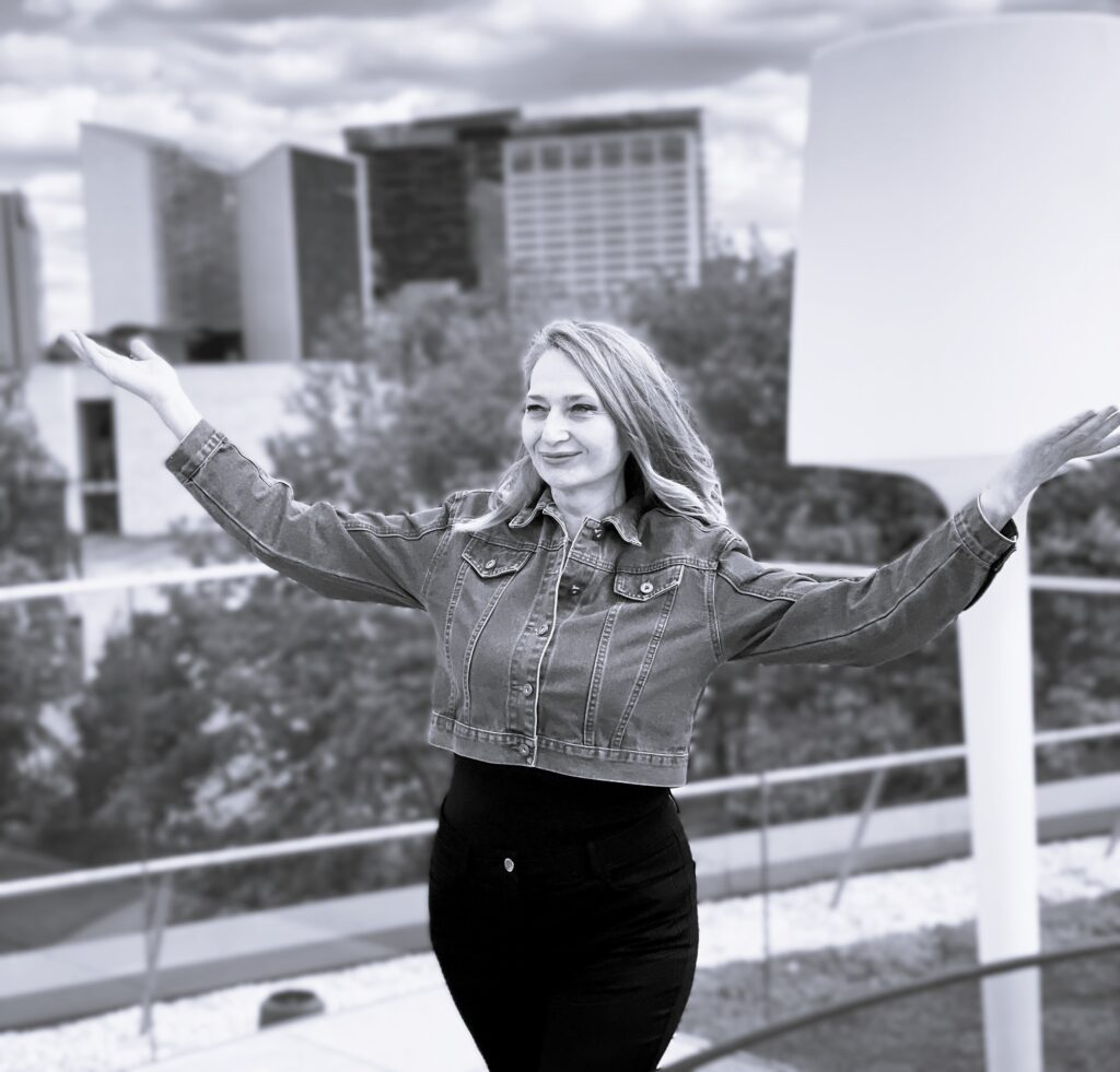 IMG_085511 SEB banko IT kultūra – autorė ant stogo terasos pažintinės ekskursijos metu.